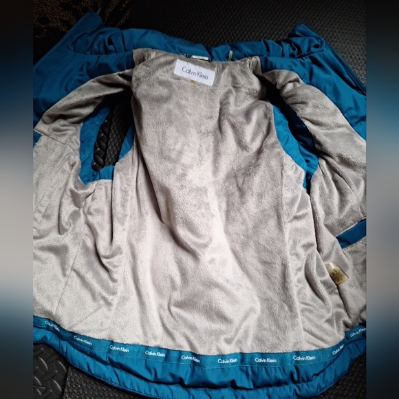 Calvin Klein down Women's Vest - Picture 9 of 15